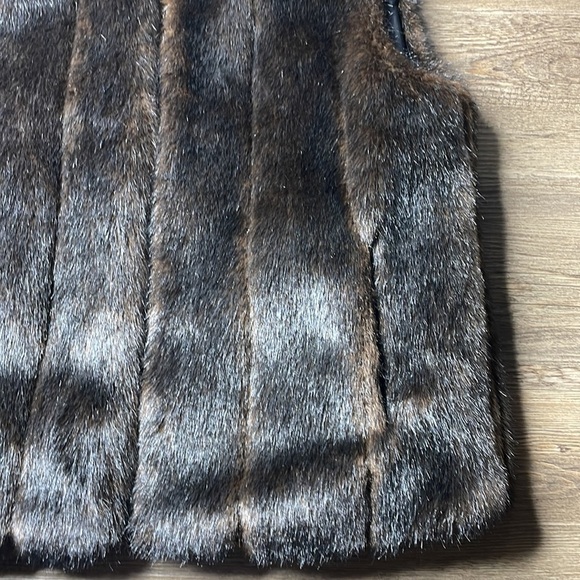Women’s Brown Black, Faux Fur Reversible Vest, size small/medium - Picture 3 of 9